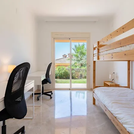 Hotel Exquisite With Sea View And Pool Marbella