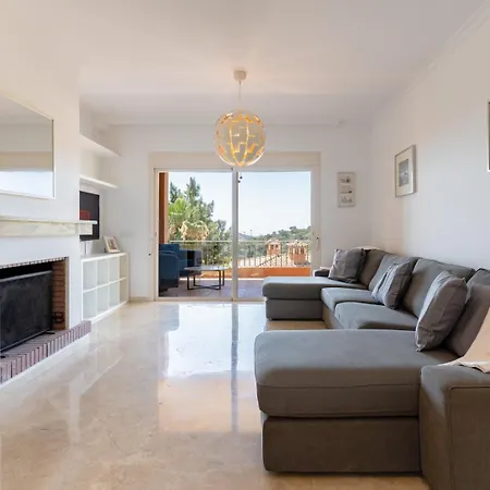 Exquisite With Sea View And Pool