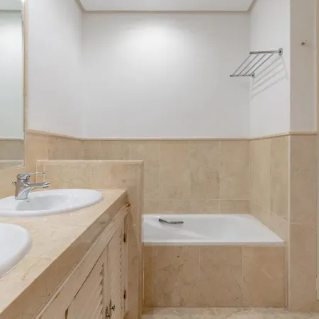Exquisite With Sea View And Pool Marbella